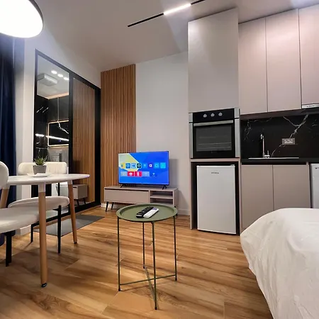 Mery Center By Superhost فندق مبيت وإفطار تيرانا